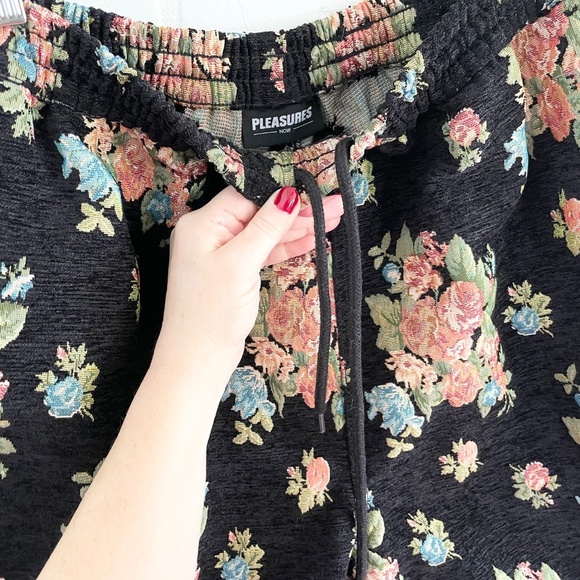Pleasures Brocade bermudas Dark floral Jacquard Roses Embroideries Pockets Sz M - Picture 4 of 13